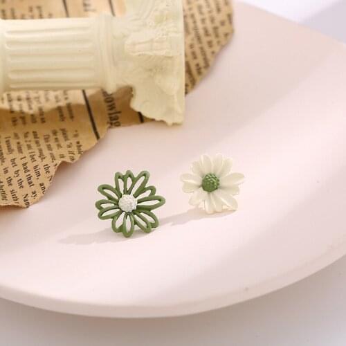 Fashion S925 Korean Temperament Simple And Compact Asymmetric Small Daisy Earrings Female Hollow Small Flower Earrings Tide