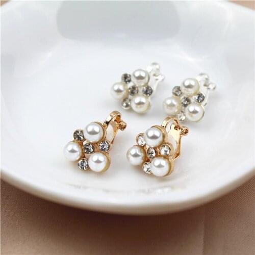New Fashion Simple Charming Artificial Pearl Glitter Crystal Triangle Earrings Clips for Women Jewelry Accessory Party Gift