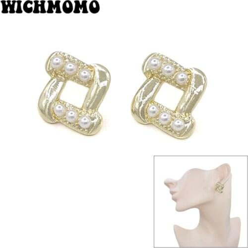 WICHMOMO Stud Earrings