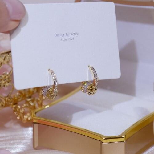 Korean Fashion Gold-plated Auspicious Womens Earrings High Quality Rotating Shiny Zircon Clip Earrings Brincos Womens Jewelry