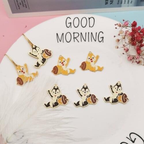 10pcs Cute Squirrel Holding Nuts Enamel Charms Pendant Jewelry Earrings Bracelet DIY Accessoy Animals Pendants Golden Base YZ783