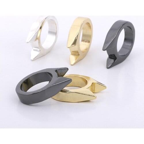 2020 New Style Self-Defense Rings Portable Finger Weapons Survival Outdoor Emergency Defense Ring Tool Gold Black Color