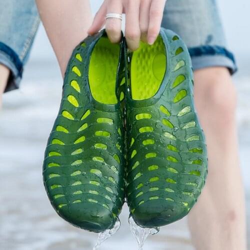 Summer Men Clogs Beach Sandals Hollow Shoe Home Shoes Non-slip Bathroom Slides Flip Flops Couples Indoor Women Platform Slippers