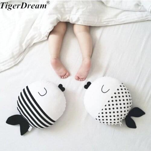 40cm Couple Kiss Fish Plush Toy Round Cushion Wave Print Striped Animal Shape Throw Pillow Kids Toys Baby Doll Wedding Gifts