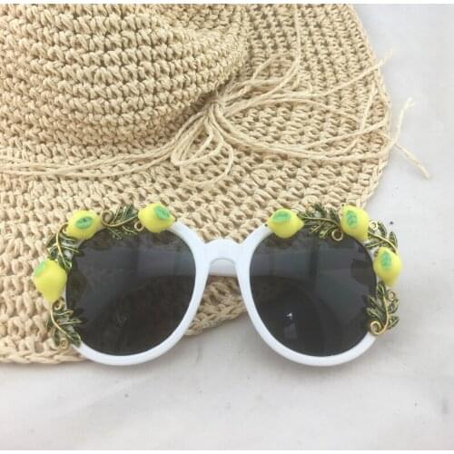 2017 New Fashion Women Girls Fruit Lemon Sunglasses Retro Baroque Leaf Sunglasses Summer Beach Glasses Gift
