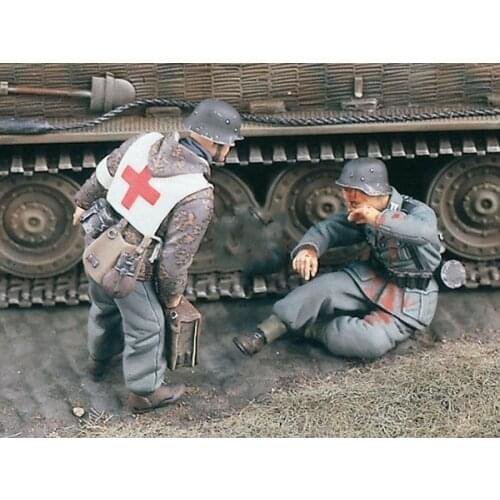 New Unassembled 1/35 SANITATER Medic and Wounded Soldier figure Resin Kit DIY Toys Unpainted kits