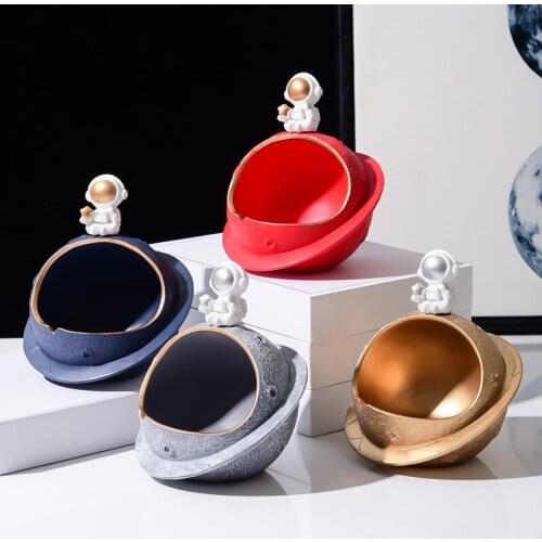 Creative Astronaut Ashtray home Decor Cute cartoon astronaut Ashtray Women and Men iqos ashtray Space Dream Series Storage Tray