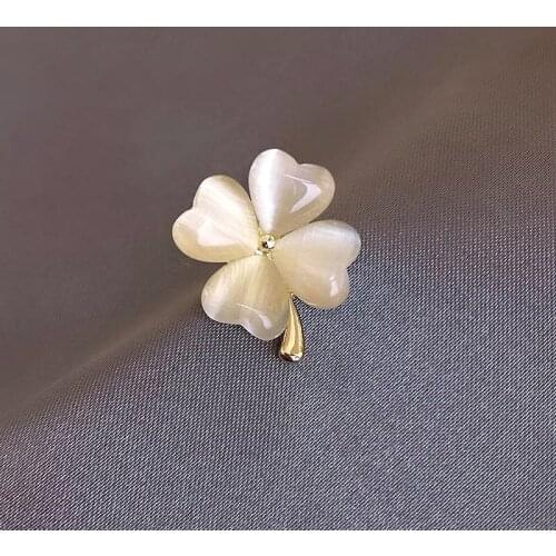 High-end brooch, light luxury, compact and exquisite, net red corsage, fixed buckle, four-leaf clover, metal plated clothing