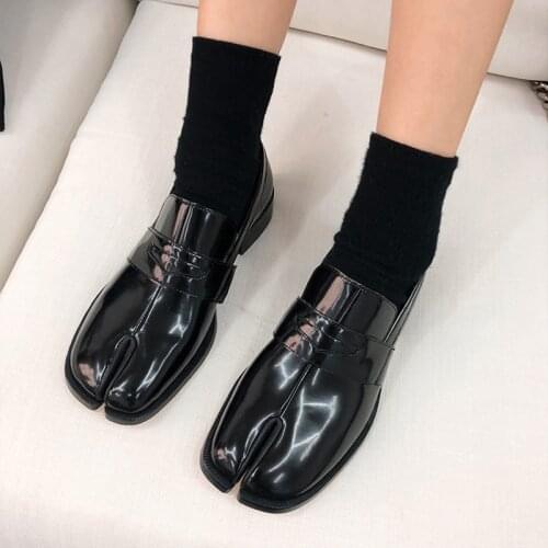 2021 Spring New Split Toe Ladies Shoes Brand Design Shoes Women Flats Women Black PU Leather Loafers Fashion Casual Shoes Women