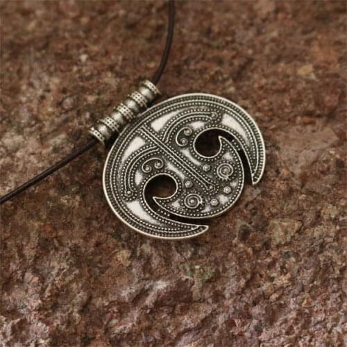 10pcs wholesale norse Slavic Lunula Womans Necklace Moon Crescent Necklace pendant Norse amulet witchy necklace