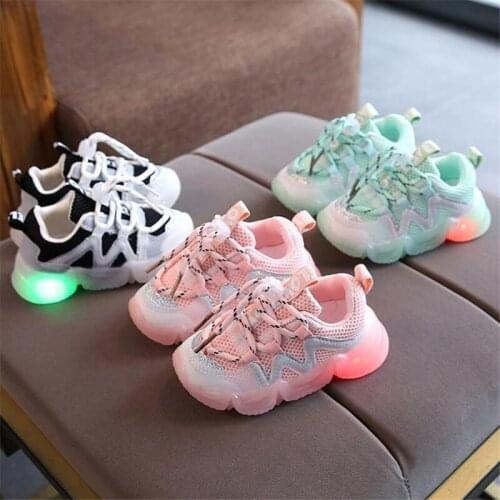 2021New age season boys shoes fashion lights children running shoes with soft bottom baby shoes of the girls