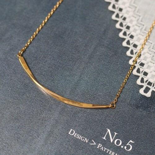 Europe and the United States Mobius curved smiling face necklace clavicle chain titanium steel gold-plated ladies wholesale