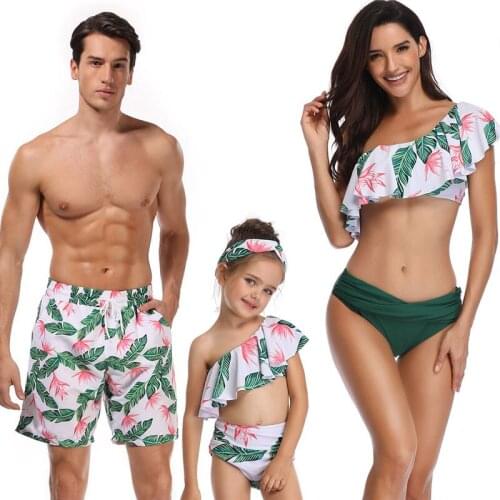 Mother and Daughter Swimming Clothes Family Matching Look Mom Girls Dad Son Beach Outfits Swimsuit Boys Shorts Women Swimwear