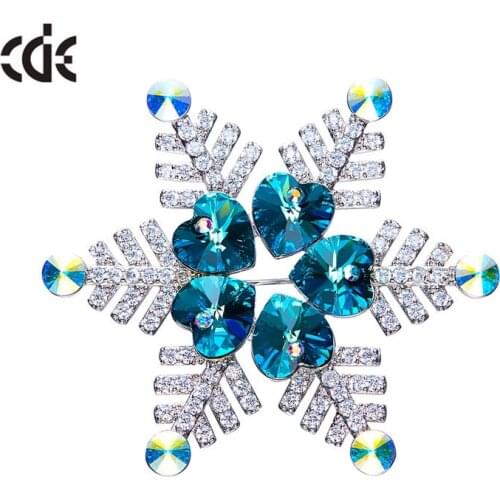 CDE Elegant Snowflake Brooches with Heart Crystals Women Rhinestone Pin Jewelry Mothers Day Gifts
