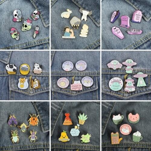 5pcs/set Enamel Pin Set Cute Kawaii Punk Dark Funny Cartoon Brooches for Women Alien Skull Badges Women Men Jewelry