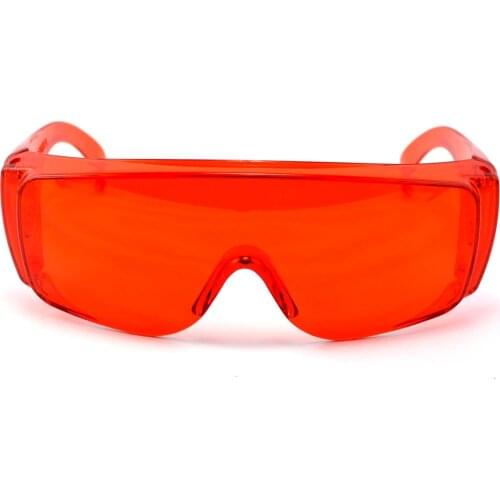 Laser red observation glasses for blocking light in the range of 525 nm ~ 540 nm