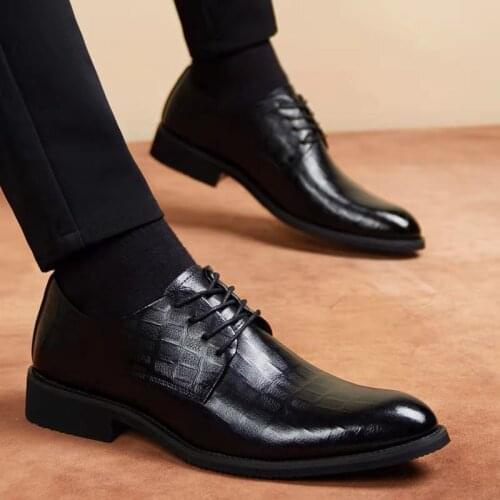 2021 fashion new black leather shoes mens breathable Korean youth British pointy business dress mens leather shoes