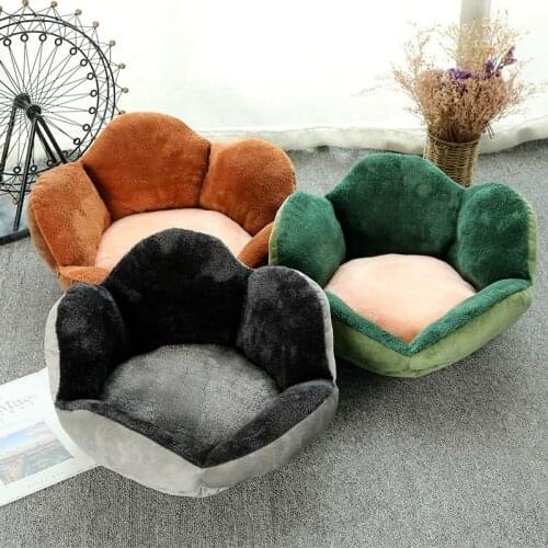 Pet Cushion Cat Nest Teddy Dog Sleeping Play Nest Soft Warm and Comfortable Flower-shaped Nest Cushion Design Sweet Style Bed