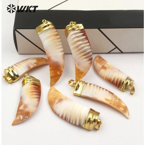 WT-JP065 Random Size Fat Horn Pendant Natural Sea Shell In Knift Shape With Gold Capped Beautiful Lines Bohemia Style Jewelry
