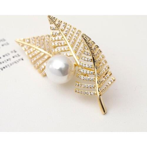 Elegant simulated pearl golden crystal rhinestone leaf shape pins brooches for women dress party accessories