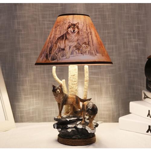 European Resin Wolf LED Table Lamp Bedroom Bedside Living Room DecoTable Lights Creative Animal Children Cute Warm Light Fixture
