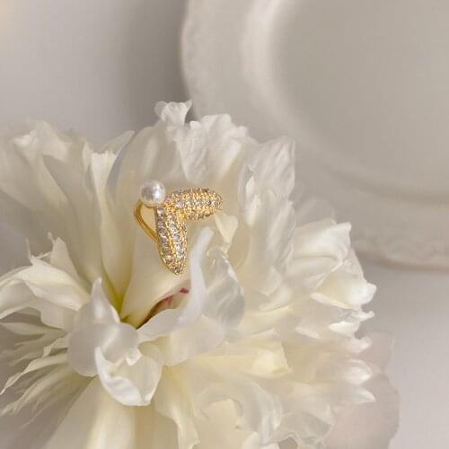 TIMEONLY Stylish Full Rhinestones Trumpet Clip Earrings for Women Gold Color Metal Simulated Pearl Mermaid Earrings Oorbellen