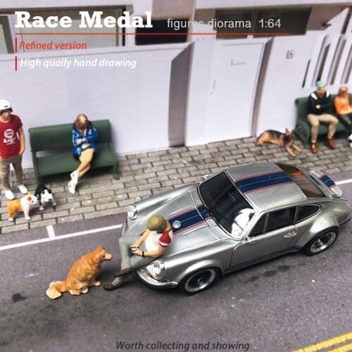 RM diorama 1/64 Dog car model Car model scene Golden Retriever poodle lady black back dog