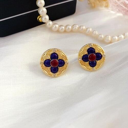 2021 New Fashion Elegant Temperament Franc Round Relief Retro Court Personalized Earrings Women Accessories