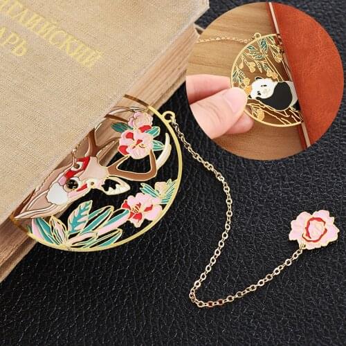 1PC Retro Chinese Style Deer/Panda Pattern Bookmark With Pendant Hollow Out Pagination Metal Bookmark Stationery Supply Gift