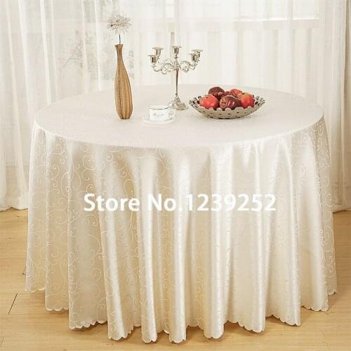 UNDASA Jacquard Tablecloths On The Table