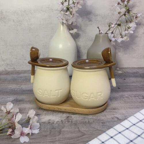 Japanese Style Stoneware Cute Salt Shaker Sugar Bowl with Spoon and Lid Seasoning Jar Household Kitchen Utensils Ceramic Jar