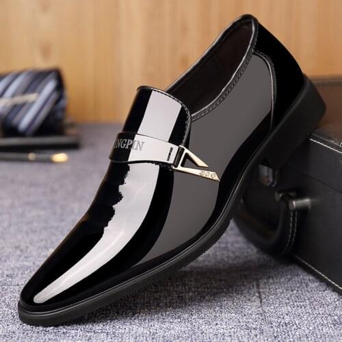Men Dress Italian PU Leather Shoes Slip on Fashion Men Leather Moccasin Glitter Formal Male Shoes Pointed Toe Shoes for Men