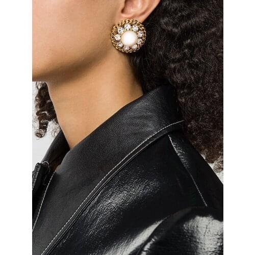 Retro round pearl ear clip
