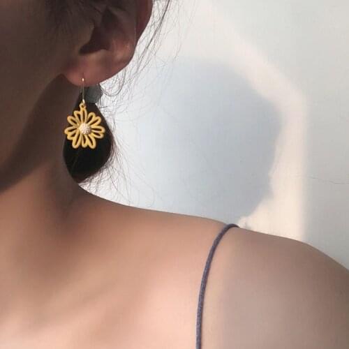 Korean Japan White Yellow Flower Drop Earrings Cute Small Daisy Long Dangle Earrings For Women Girl Gift Summer Jewelry
