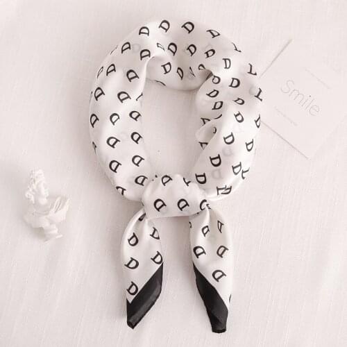 2021 New Style Spring And Summer Beach Sunscreen Headscarf Lady Square Silk Shawl Womens Fashion Quality Printing Silk Scarves