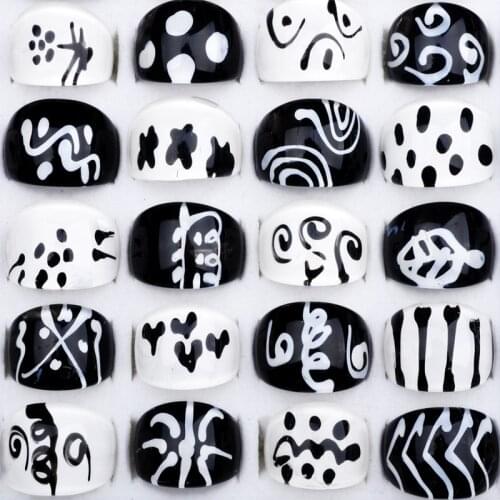10Pcs/Set Wholesale Jewelry Black And White Resin Rings 16,17,18,19,20mm Sizes For Men Women Send Randomly