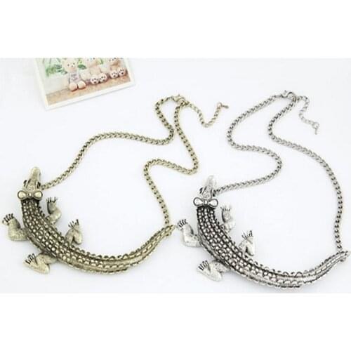 2021 new jewelry Personality exaggerated metal gecko pendant necklace new retro short paragraph clavicle chain