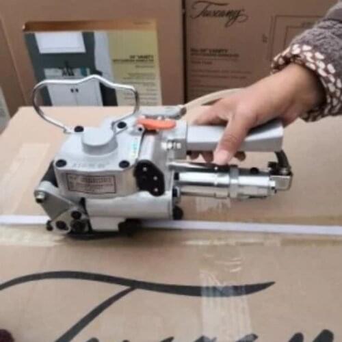 Portable buckle-free PET plastic steel belt hot-melt strapping machine