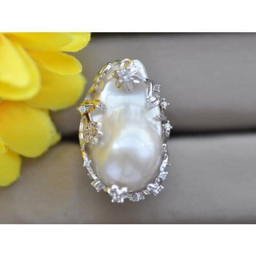 Z10742 Big 31mm White Baroque Keshi Pearl Ring CZ