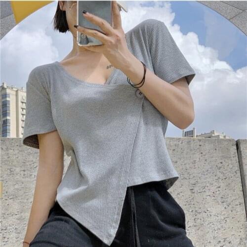 Large size womens fat sister T-shirt womens new summer V collar design feeling small public show thin short jacket T-shirt