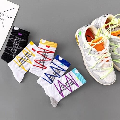 New Fashion Socks Letter Style Male Tide Street Europe Hip Hop Skateboard Sports Match Tidal Youth Socks Personality