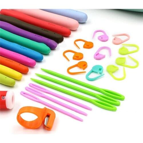 Mixed Crochet Hooks Needles Tools Yarn Knitting Needles Sewing Tools Kit With Bag 2-8mm with Comfort Soft Rubber Grip 1Set