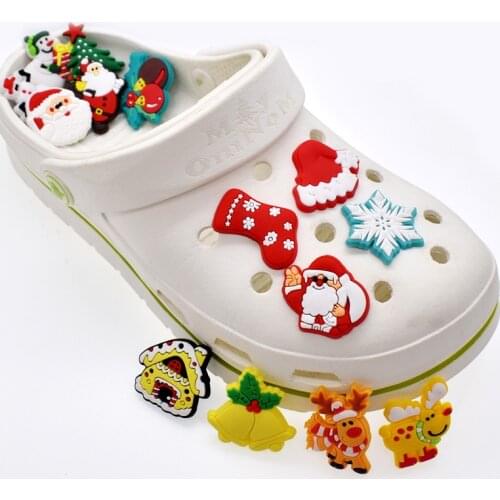 Hole Slippers Shoe Buckle Anime Cute Chars Croc Santa claus elk Decoration Designer Accesoire Garden Shoe Decoration Fit Kid