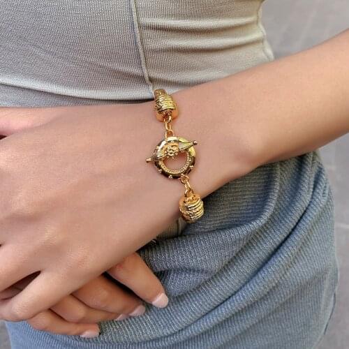 Retro Carved Garland Buckle Chain Bracelet Women Jewelry Personality Hip Hop Sense Hipster Golden Bracelets Female Accessories