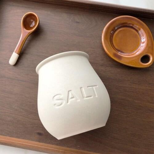 Japanese Style Salt Shaker Sugar Bowl With Spoon And Lid Seasoning Jar Household Kitchen Utensils Ceramic Jar