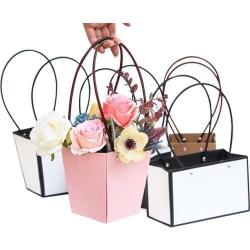 Handy Gift Bag Flower Box Portable Waterproof Paper Wedding Rose Party Gift Box Packaging for Candy Cake Birthday Kraft Handbag