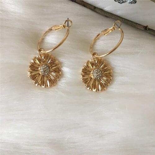 Shiny Gold Sculpture Flower Clear Stone in Center Charm Hoop Earrings For Women Elegance Thanksgiving Gift Party Jewelry