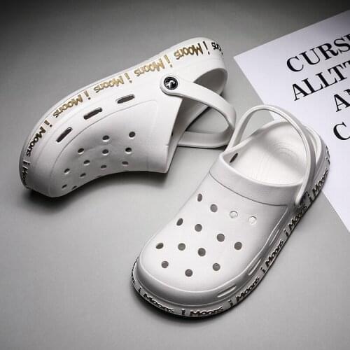 New Summer Men Sandals Platform Clogs EVA Beach Slippers Men Shoes Aqua Breathable Hollow Out Garden Slippers White Water Shoes