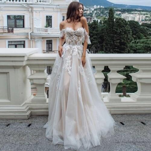 Off Shoulder Wedding Dresses 2021 A-Line Sweetheart Lace Appliques Button Sweep Train Tulle Blackless Elegant Bridal Gown