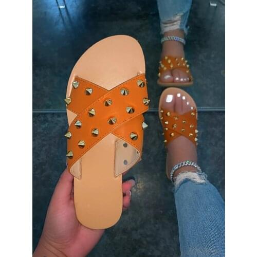 Punk Design Slippers for Women Pu Leather Rivet Flat Heel Cross Strap Rubber Sole Outdoor Slides Beach Fashion Shoes Ladies 2020